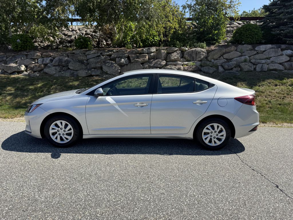 Photo 5 of this HYUNDAI ELANTRA