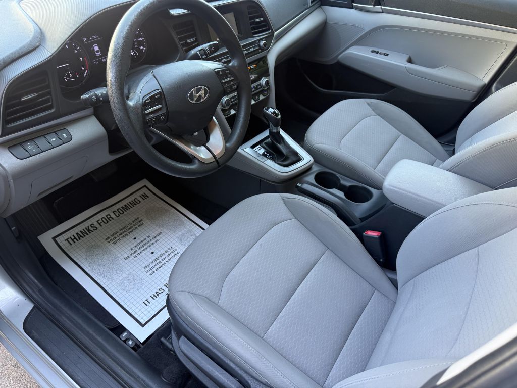 Photo 7 of this HYUNDAI ELANTRA