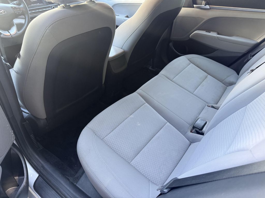 Photo 8 of this HYUNDAI ELANTRA