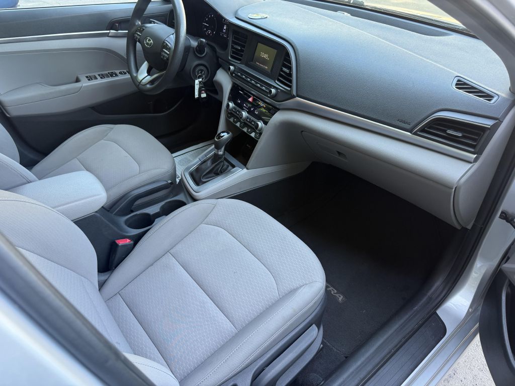 Photo 9 of this HYUNDAI ELANTRA