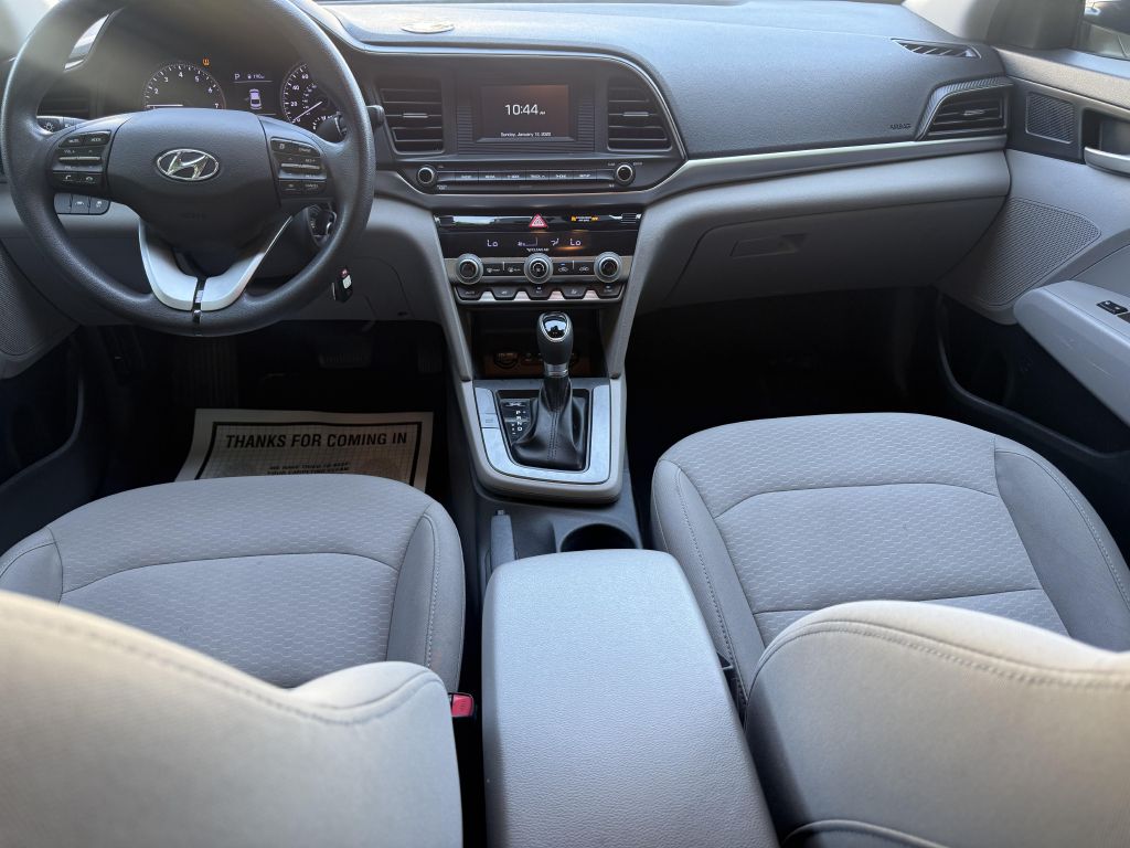 Photo 11 of this HYUNDAI ELANTRA