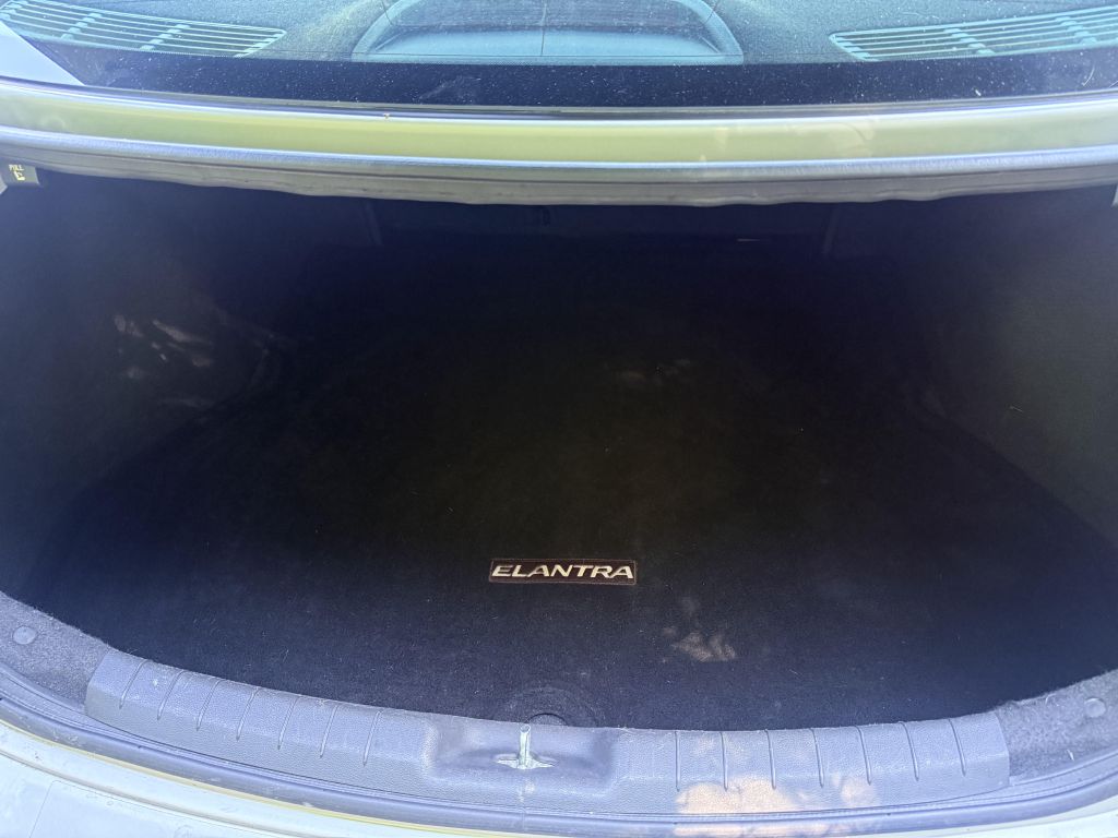 Photo 12 of this HYUNDAI ELANTRA