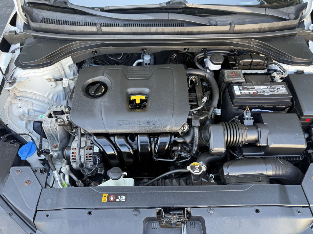 Photo 13 of this HYUNDAI ELANTRA