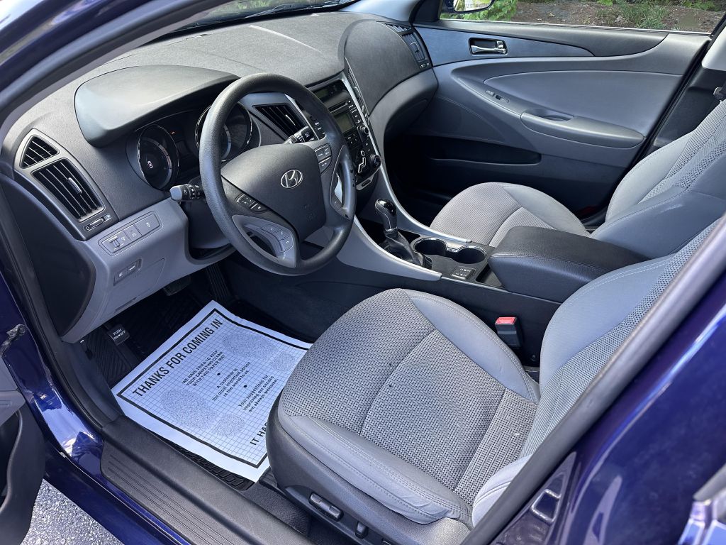 Photo 7 of this HYUNDAI SONATA