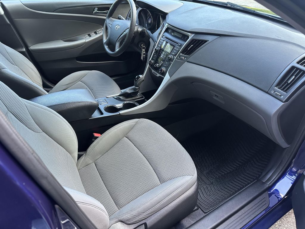 Photo 9 of this HYUNDAI SONATA
