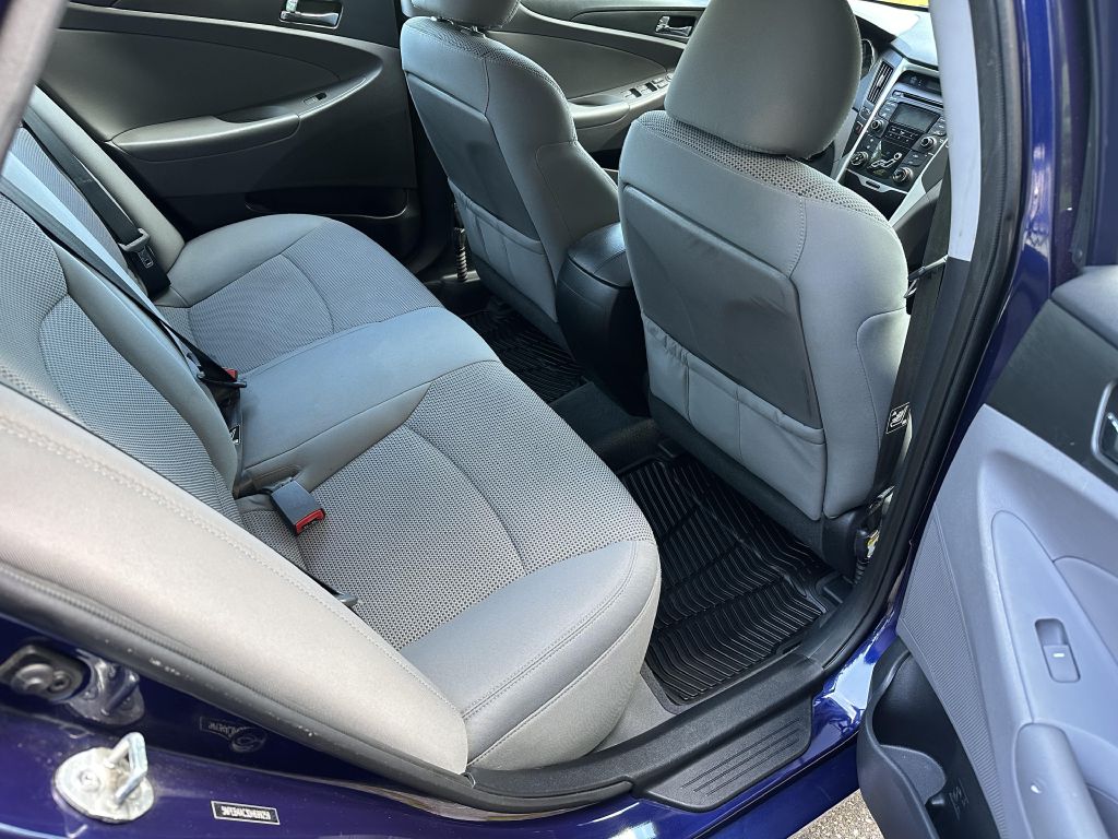 Photo 10 of this HYUNDAI SONATA
