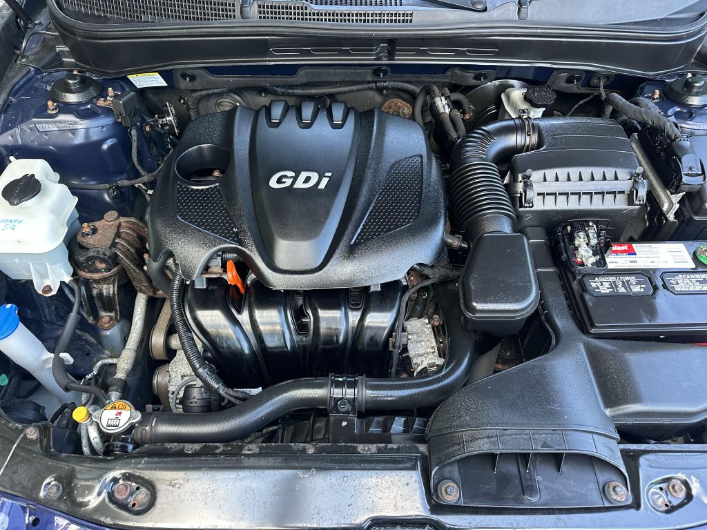Photo 13 of this HYUNDAI SONATA