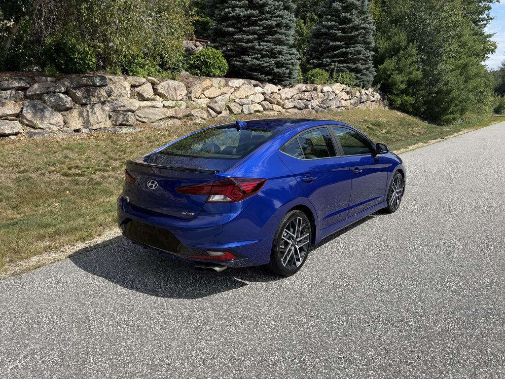 Photo 3 of this HYUNDAI ELANTRA