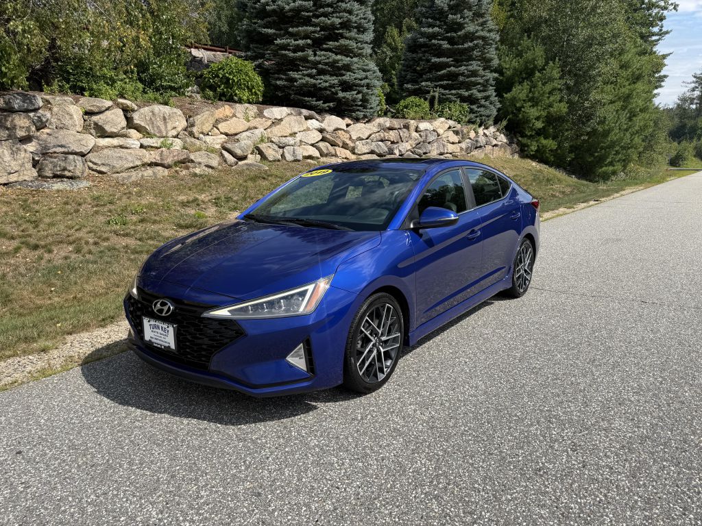 Photo 4 of this HYUNDAI ELANTRA