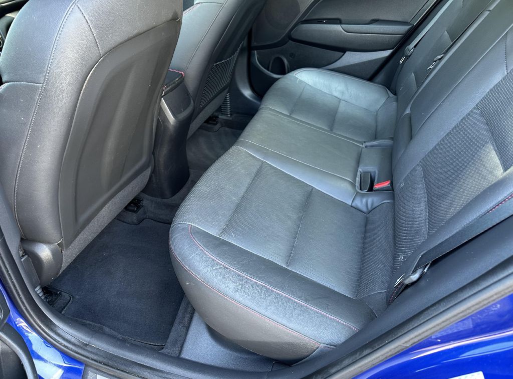 Photo 8 of this HYUNDAI ELANTRA