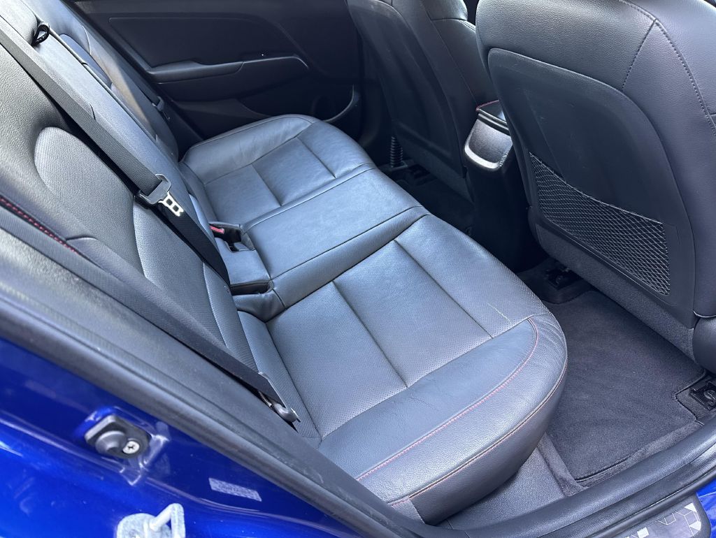 Photo 10 of this HYUNDAI ELANTRA
