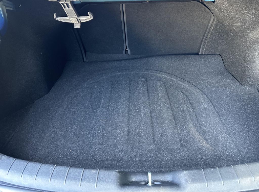 Photo 12 of this HYUNDAI ELANTRA