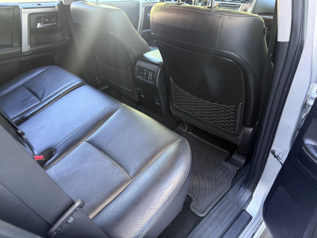 Photo 10 of this TOYOTA 4RUNNER