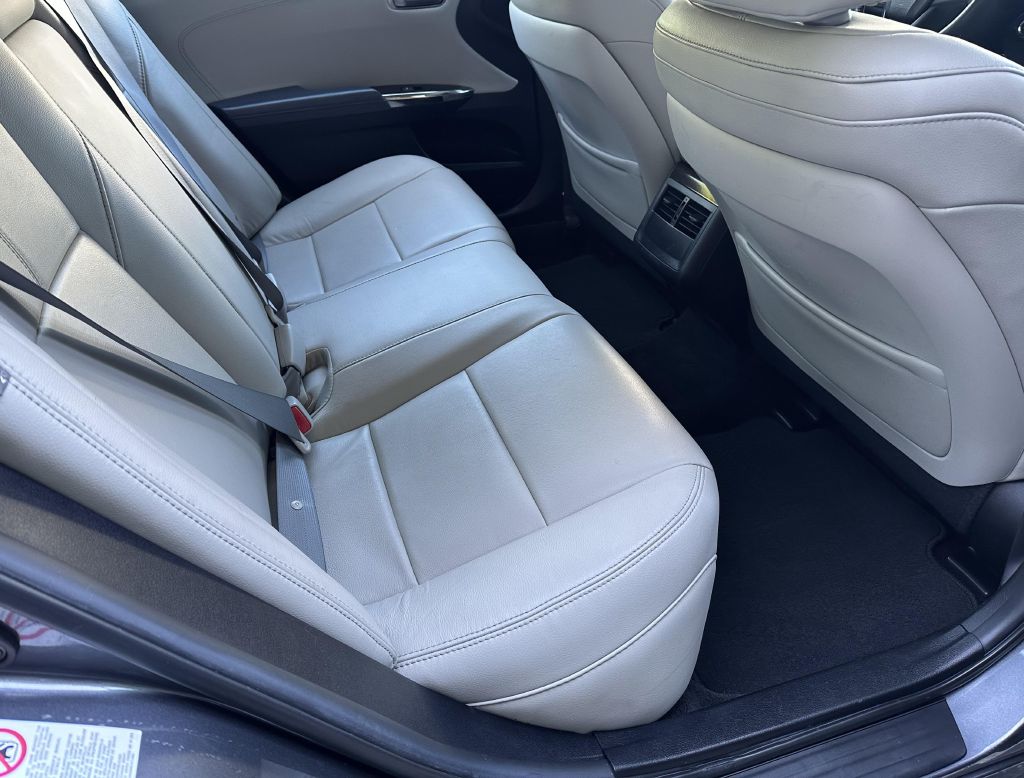 Photo 10 of this TOYOTA AVALON