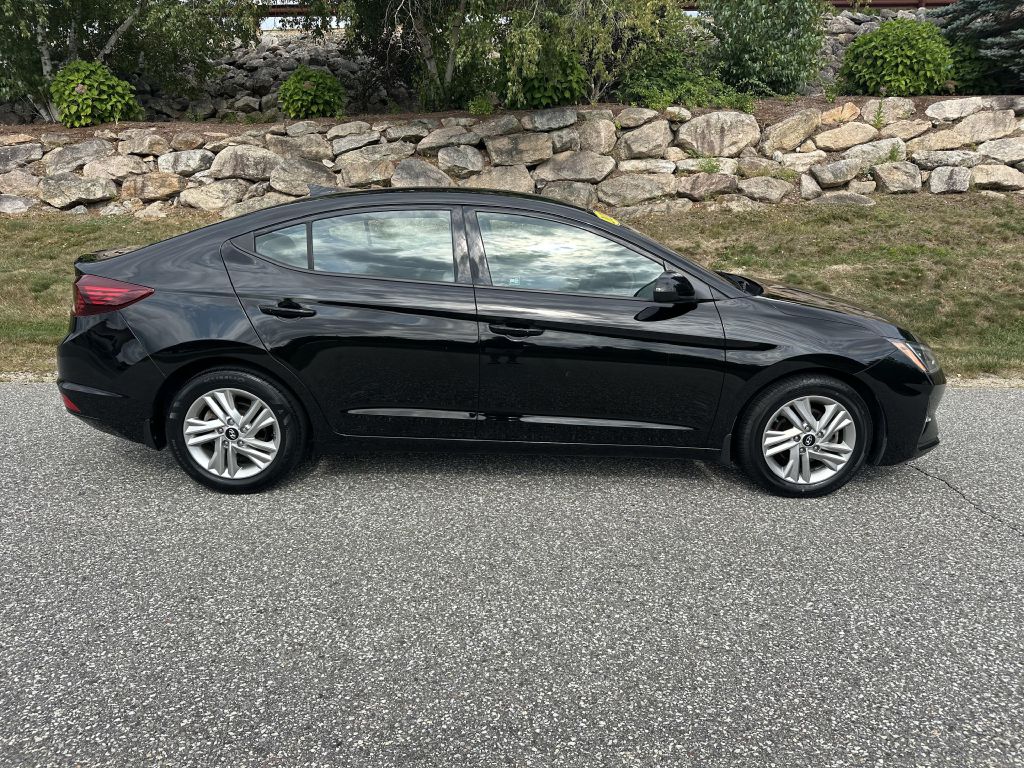 Photo 2 of this HYUNDAI ELANTRA