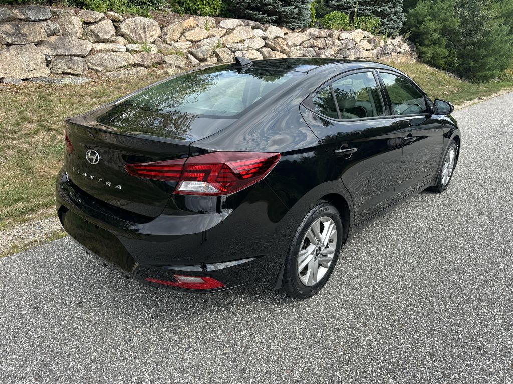 Photo 3 of this HYUNDAI ELANTRA
