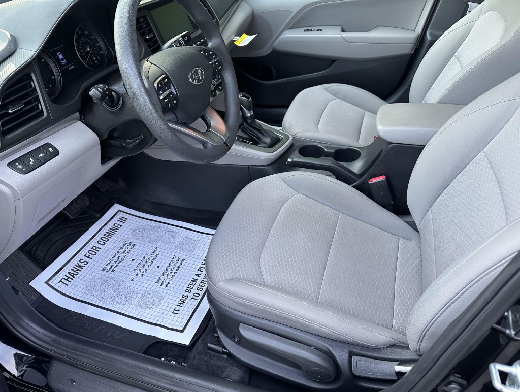 Photo 7 of this HYUNDAI ELANTRA