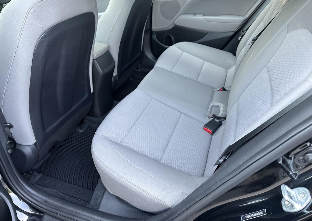 Photo 8 of this HYUNDAI ELANTRA