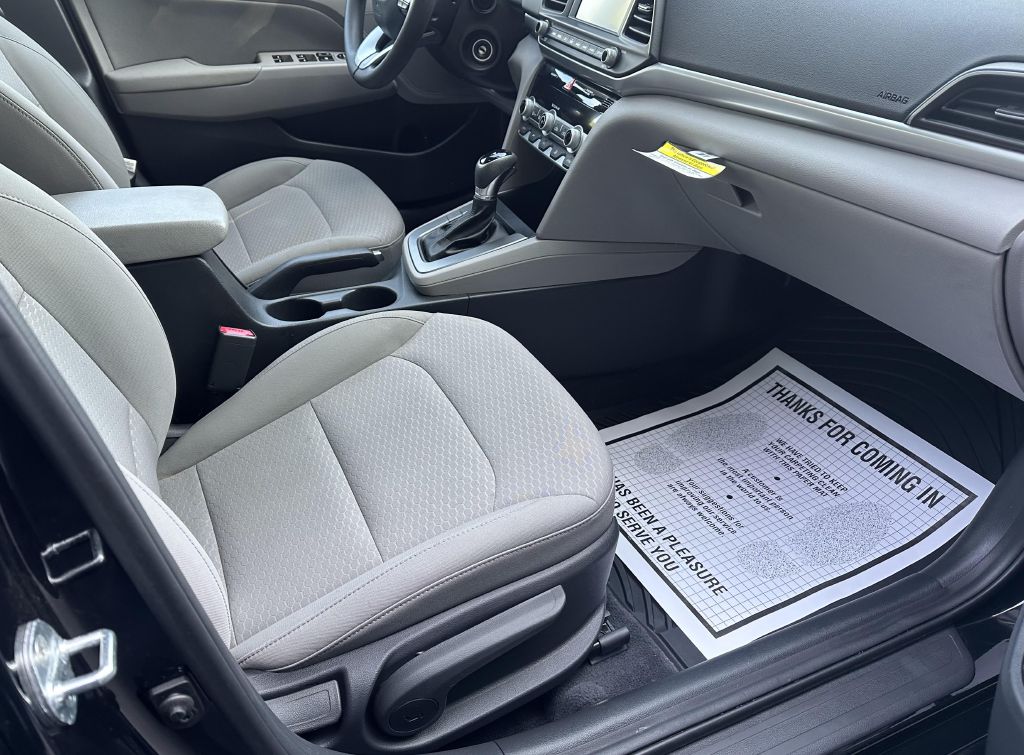 Photo 9 of this HYUNDAI ELANTRA
