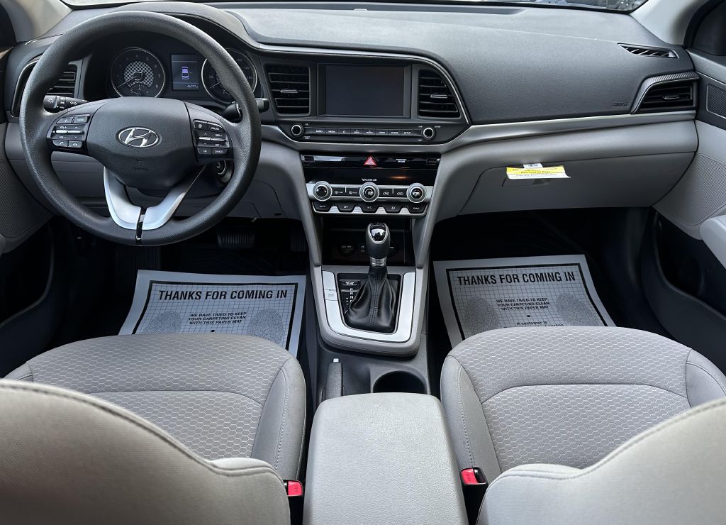 Photo 11 of this HYUNDAI ELANTRA