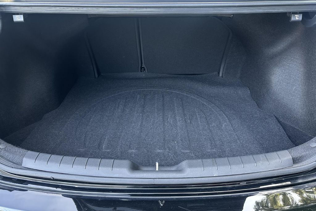 Photo 12 of this HYUNDAI ELANTRA