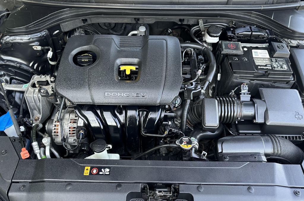 Photo 13 of this HYUNDAI ELANTRA