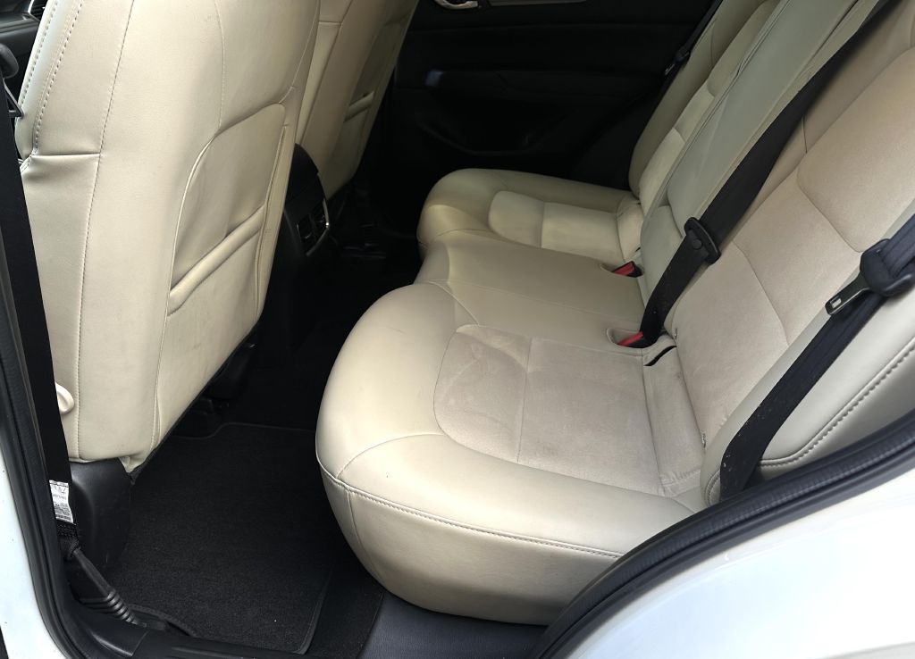 Photo 8 of this MAZDA CX-5