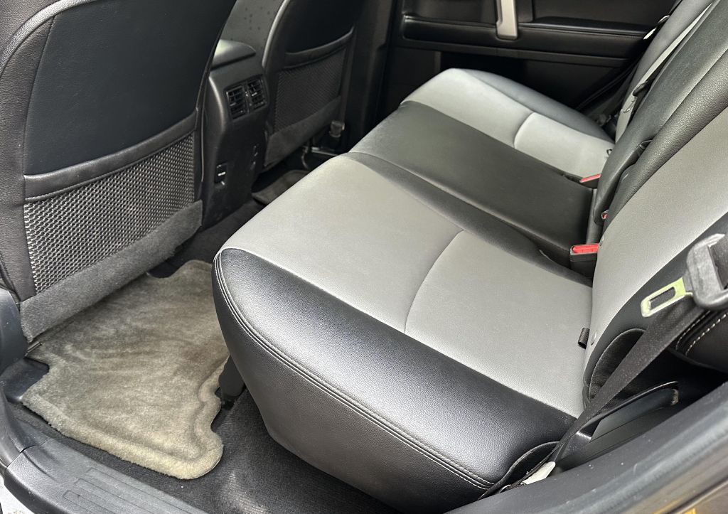 Photo 8 of this TOYOTA 4RUNNER