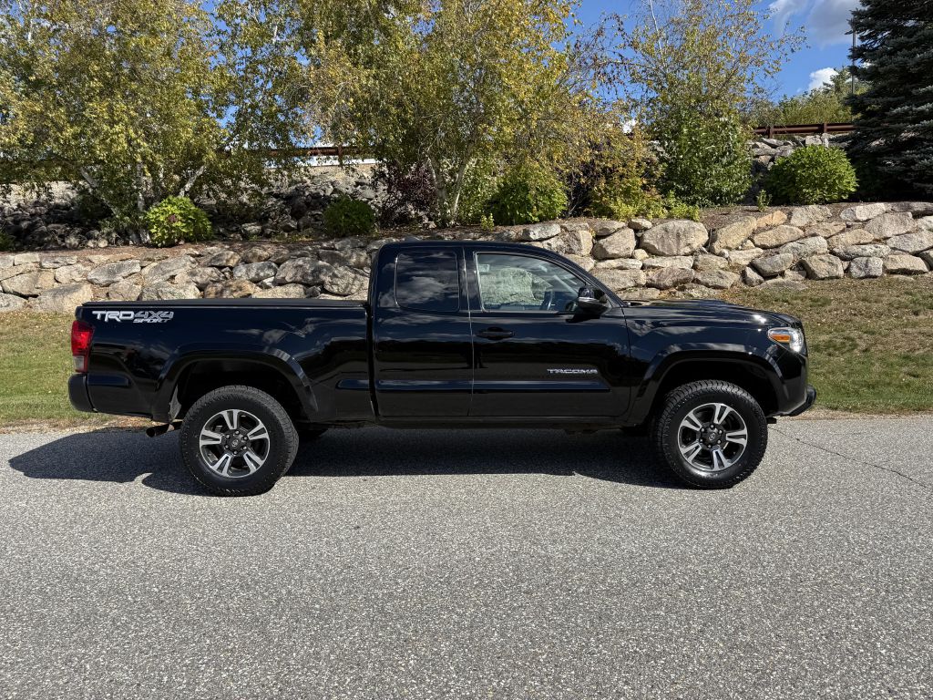 Photo 2 of this TOYOTA TACOMA