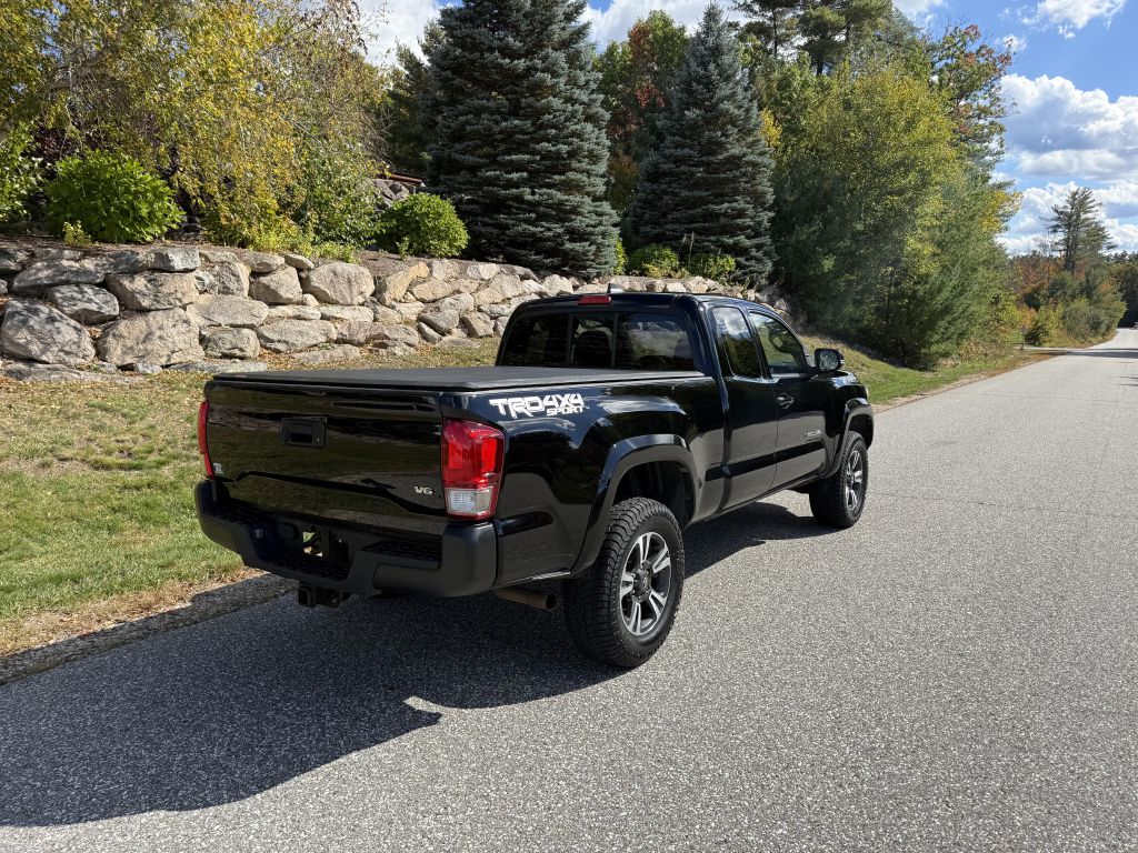 Photo 3 of this TOYOTA TACOMA