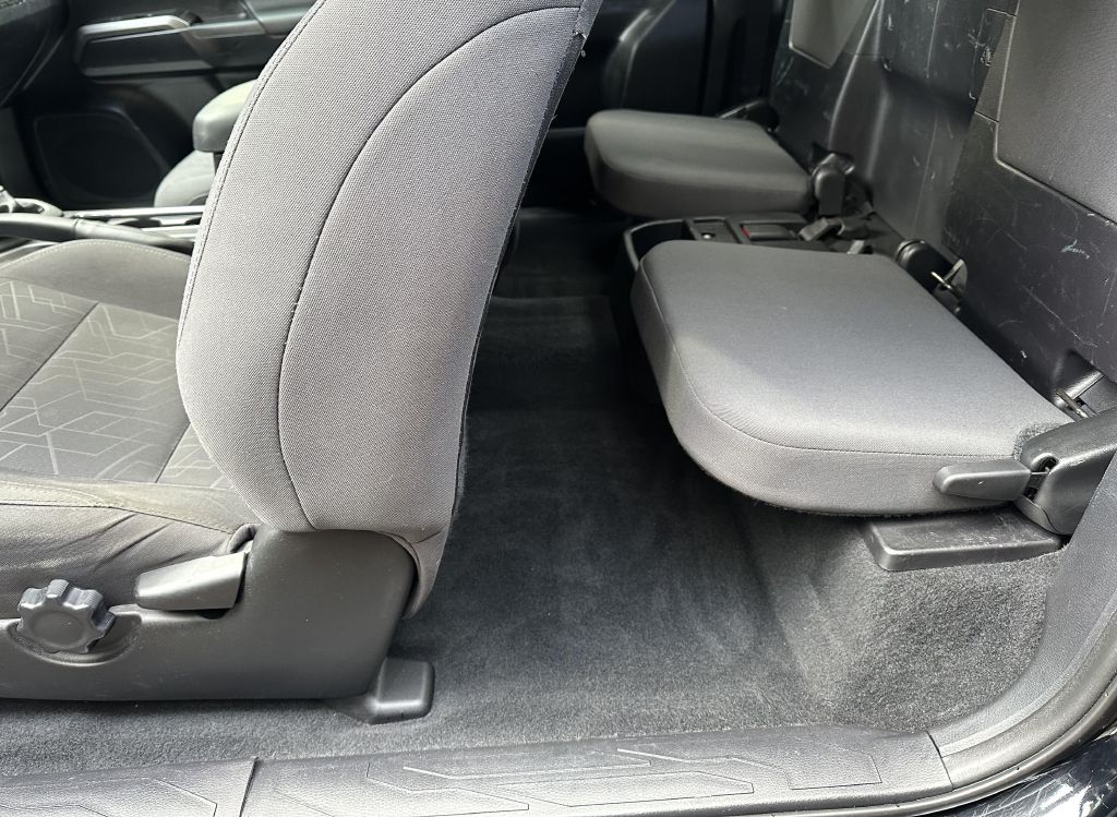 Photo 8 of this TOYOTA TACOMA