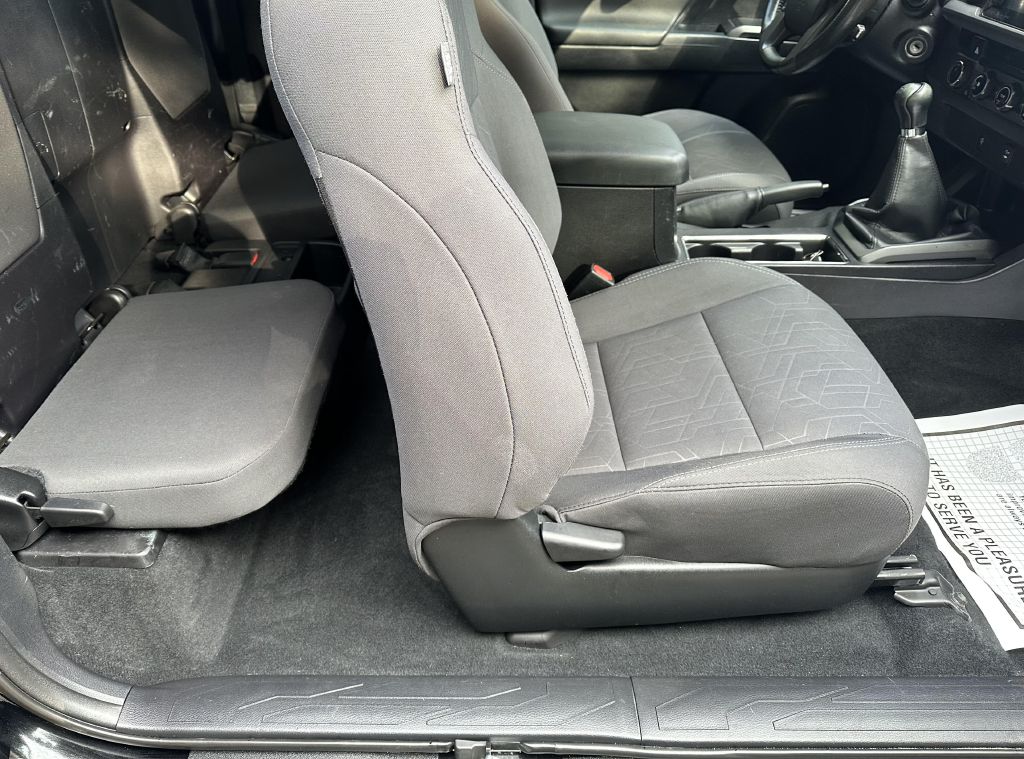Photo 10 of this TOYOTA TACOMA