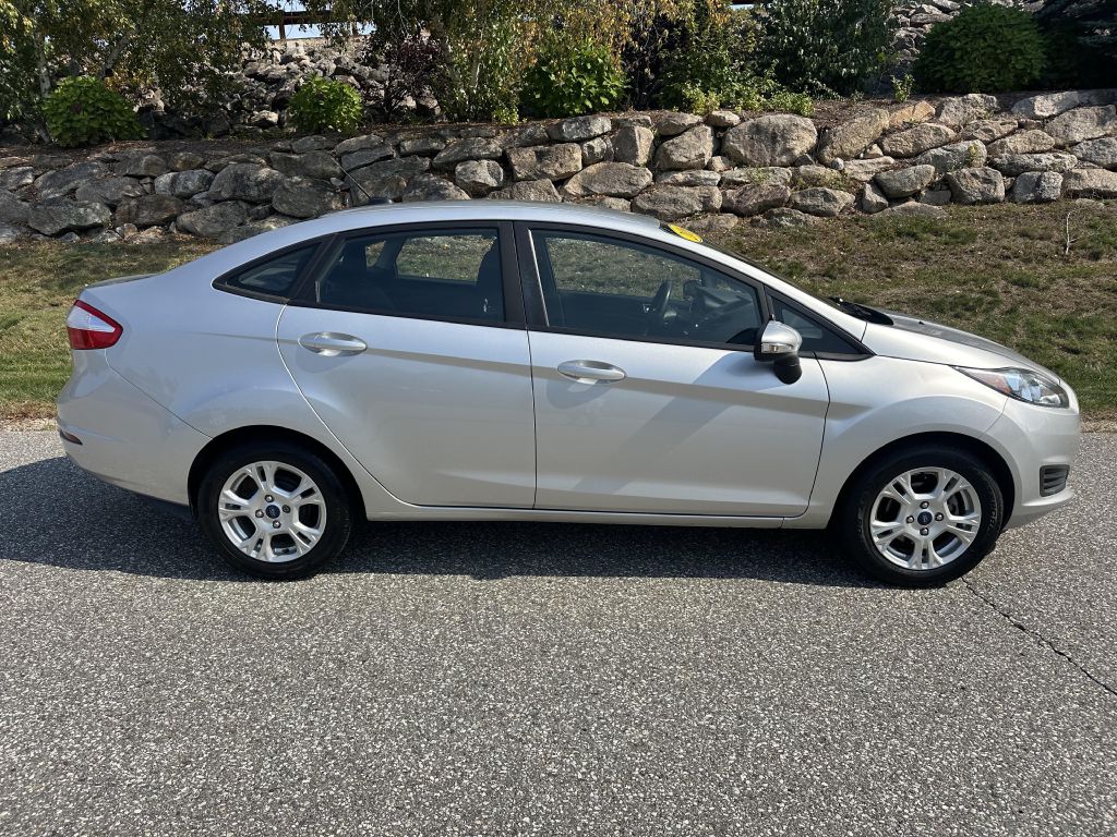 Photo 2 of this FORD FIESTA
