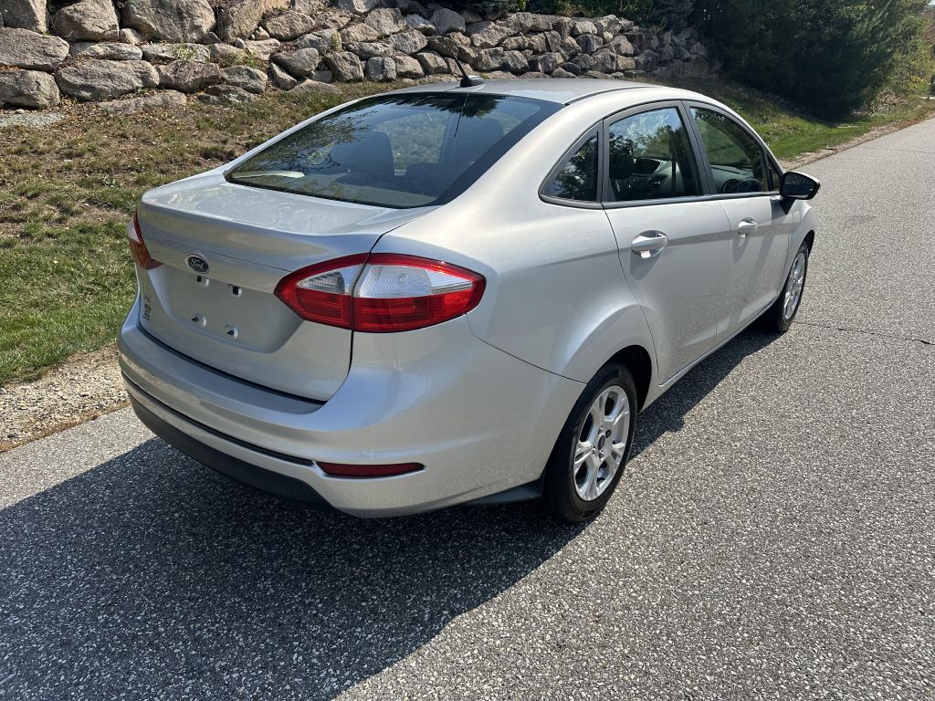 Photo 3 of this FORD FIESTA
