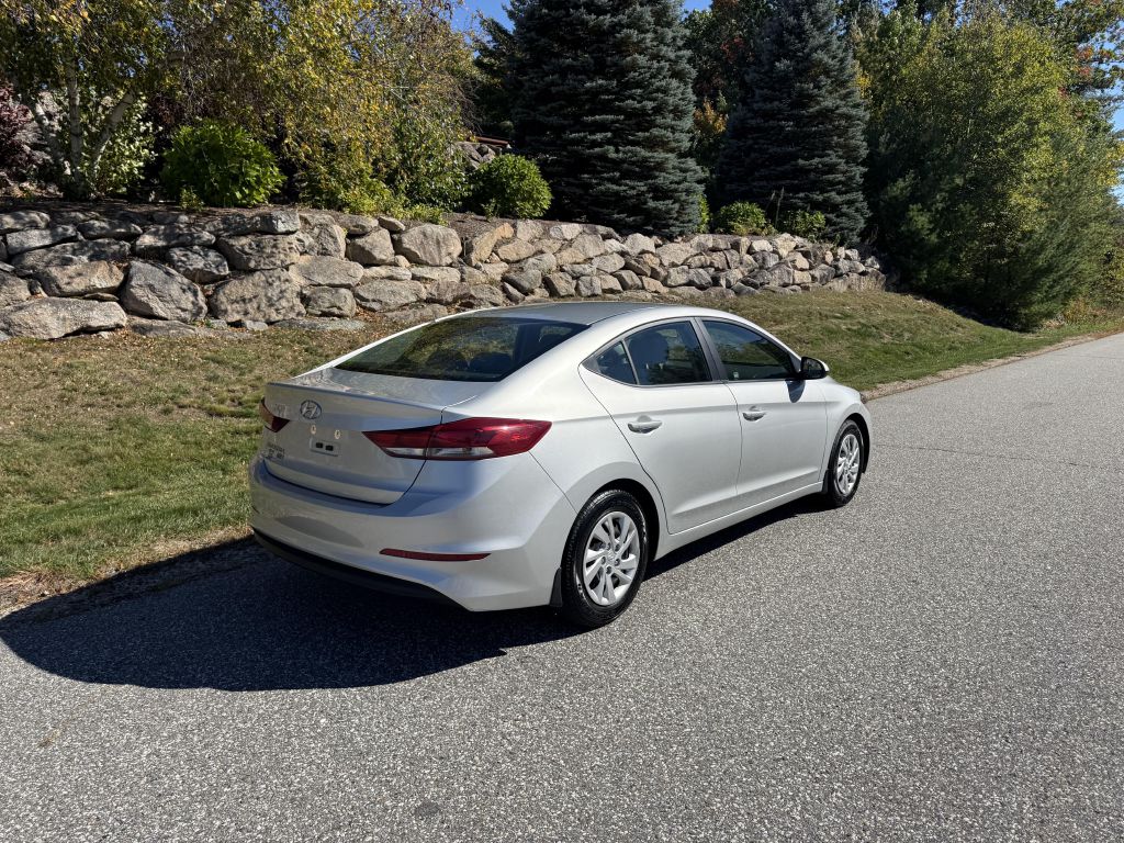 Photo 3 of this HYUNDAI ELANTRA