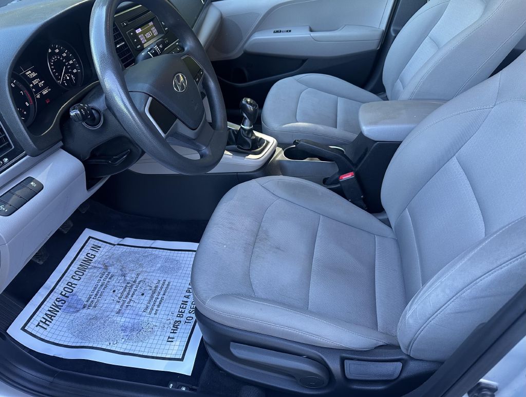 Photo 7 of this HYUNDAI ELANTRA
