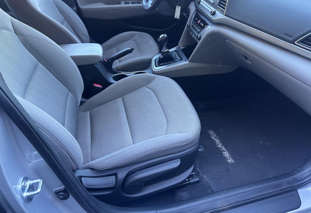 Photo 9 of this HYUNDAI ELANTRA