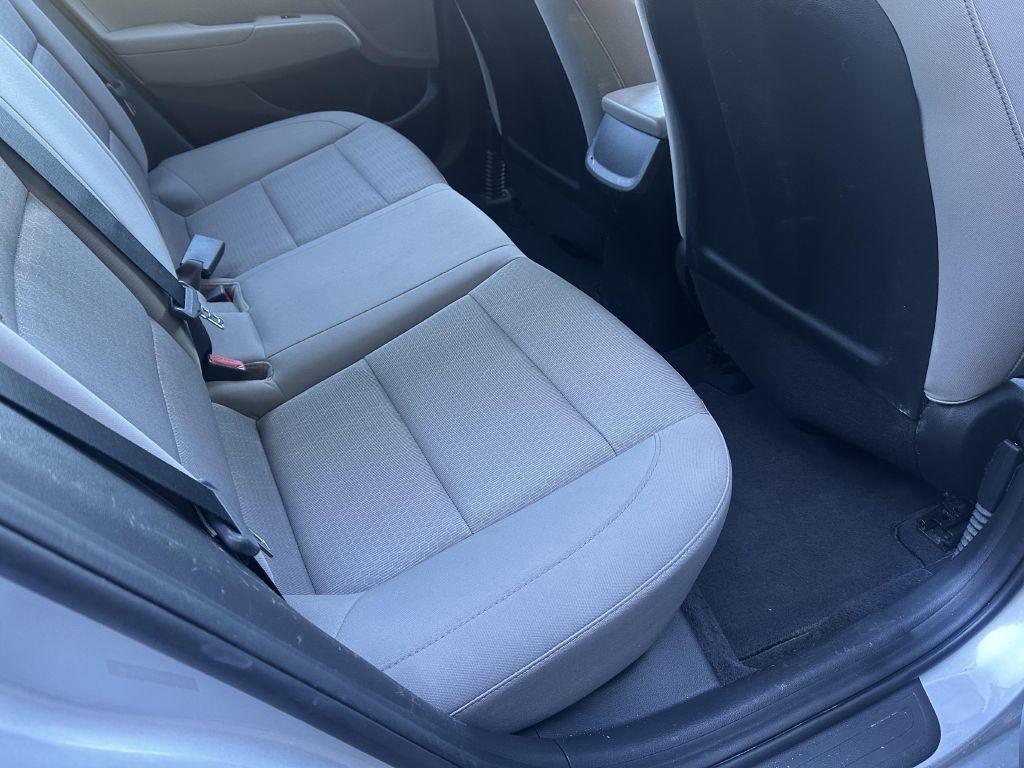 Photo 10 of this HYUNDAI ELANTRA