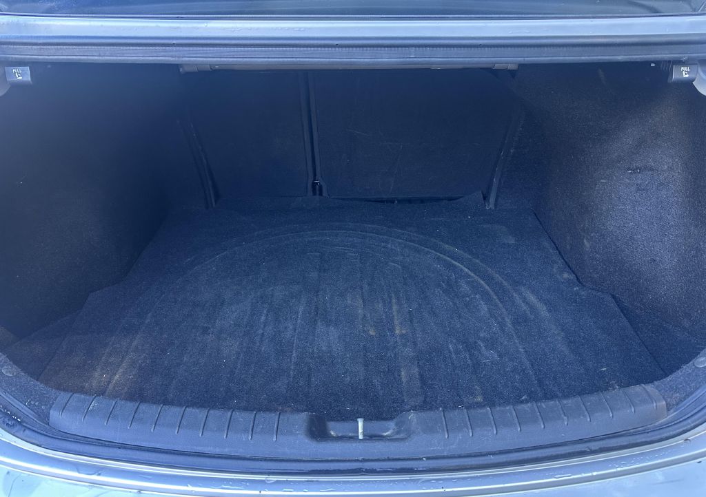Photo 12 of this HYUNDAI ELANTRA