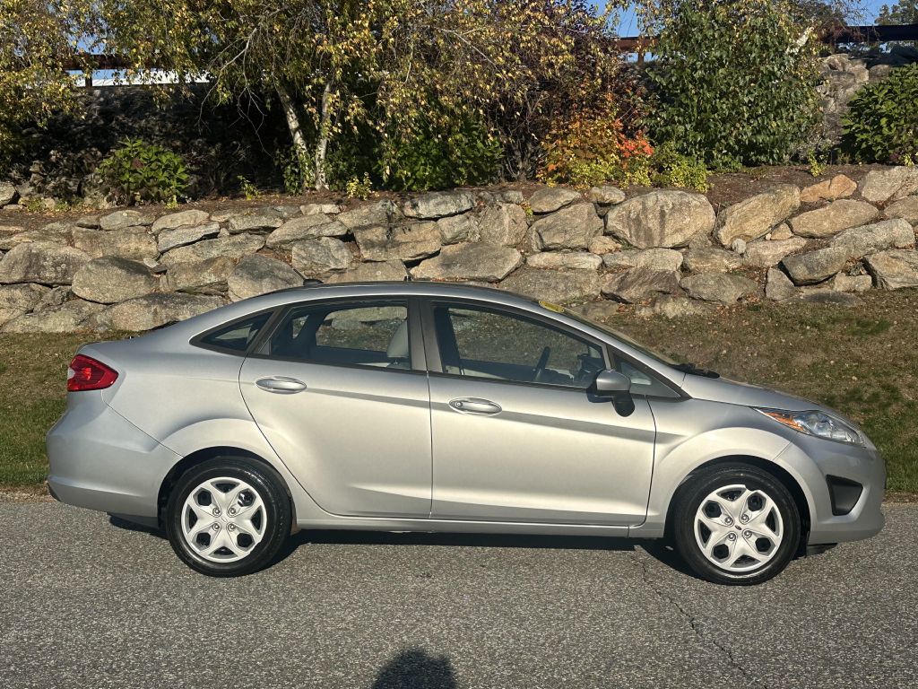 Photo 2 of this FORD FIESTA