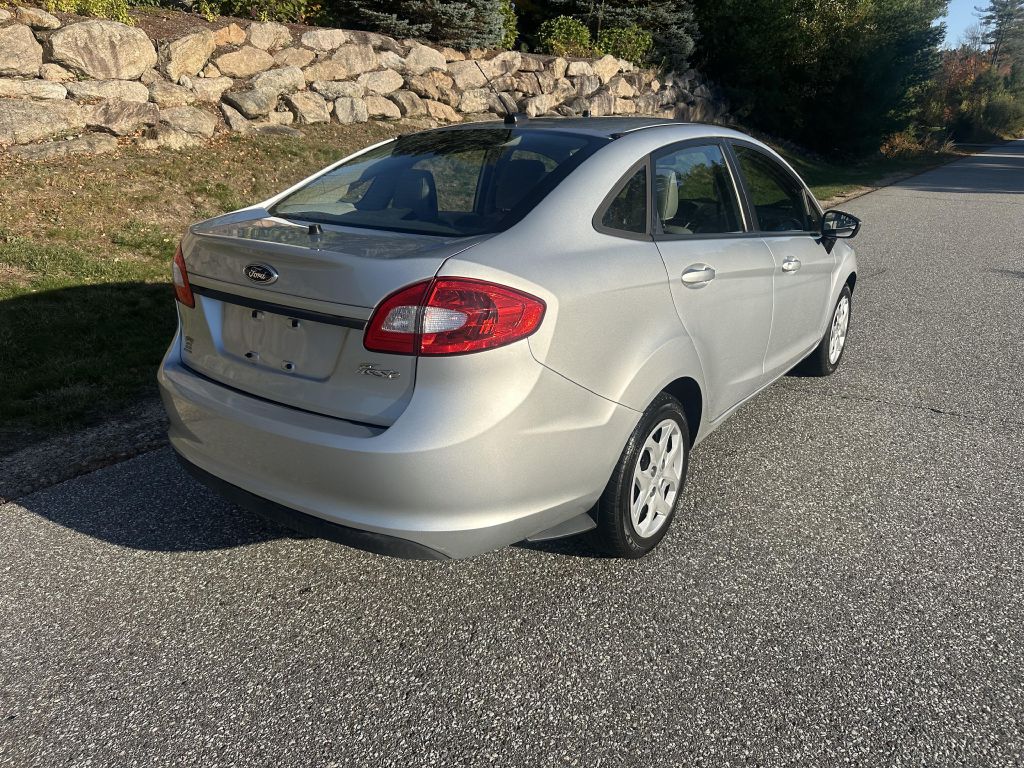 Photo 3 of this FORD FIESTA