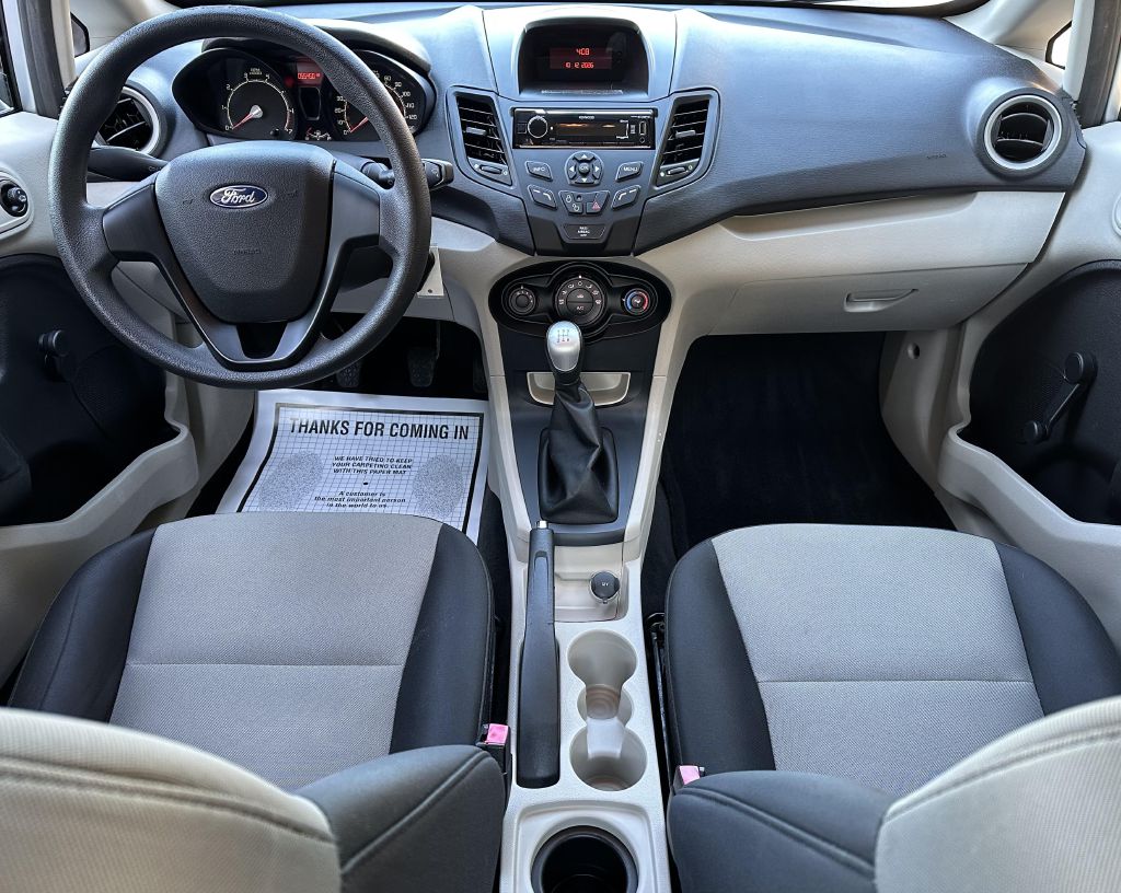 Photo 11 of this FORD FIESTA