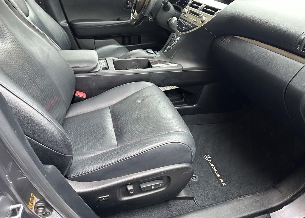Photo 9 of this LEXUS RX