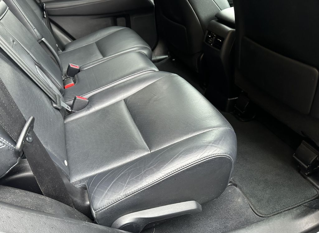 Photo 10 of this LEXUS RX