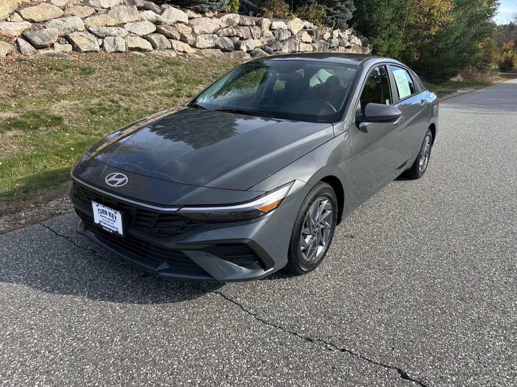 Photo 4 of this HYUNDAI ELANTRA