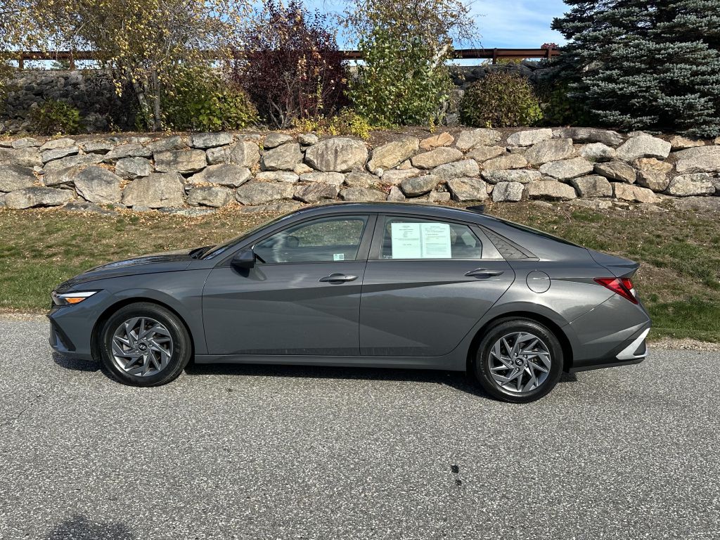 Photo 5 of this HYUNDAI ELANTRA
