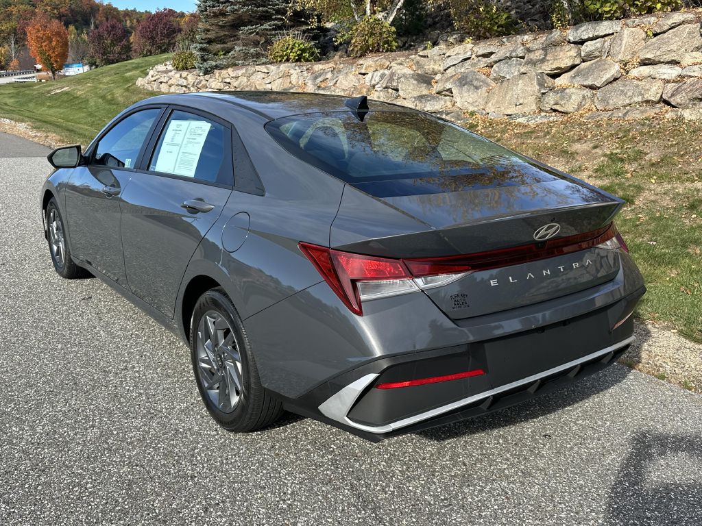Photo 6 of this HYUNDAI ELANTRA