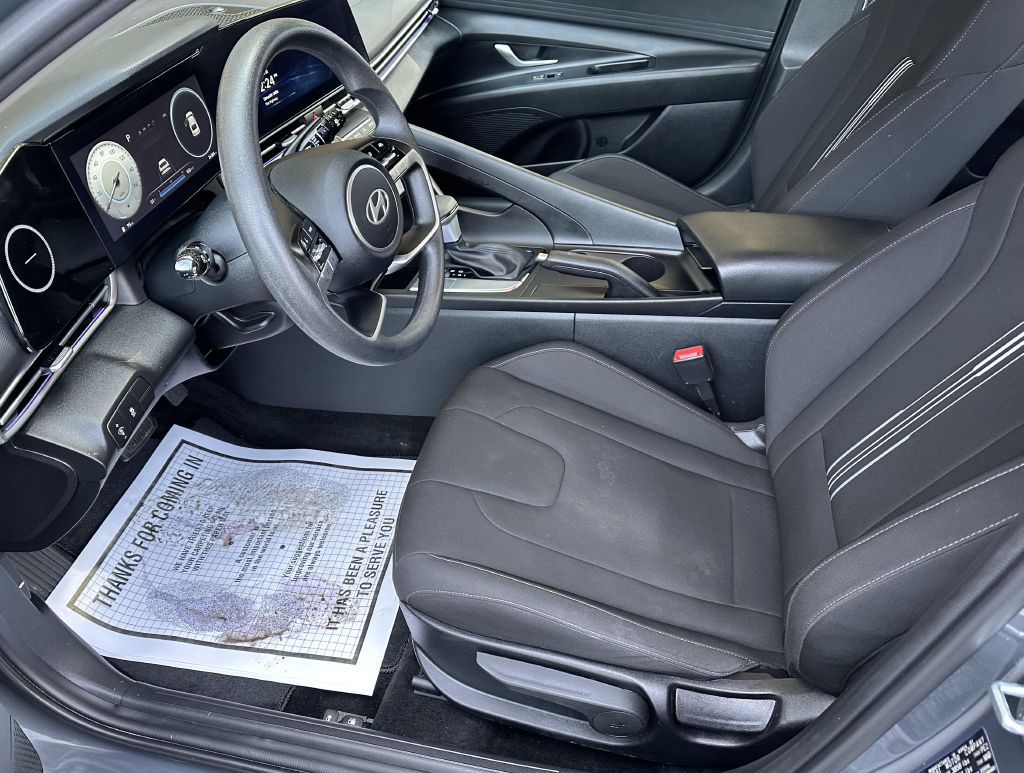 Photo 7 of this HYUNDAI ELANTRA