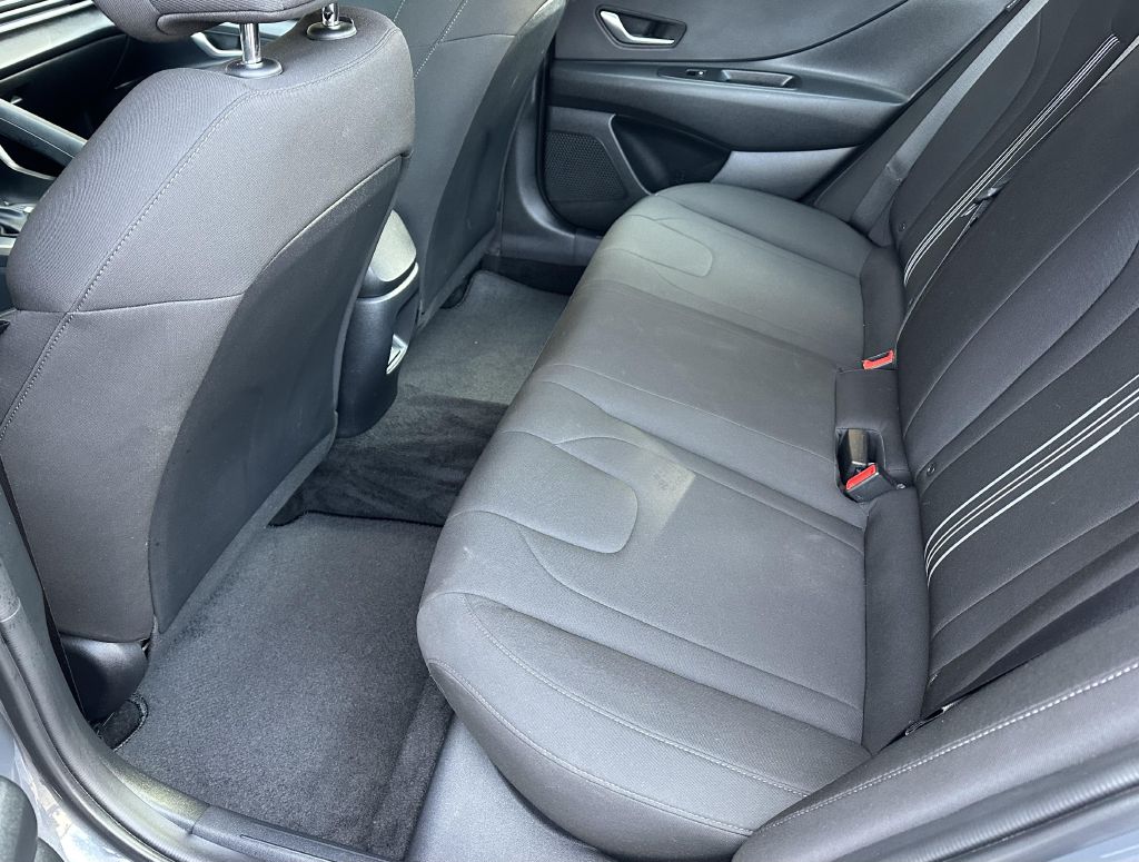 Photo 8 of this HYUNDAI ELANTRA