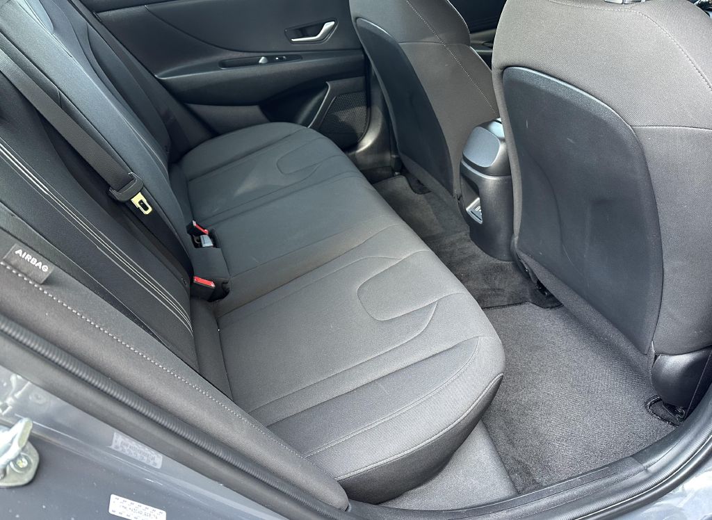 Photo 10 of this HYUNDAI ELANTRA